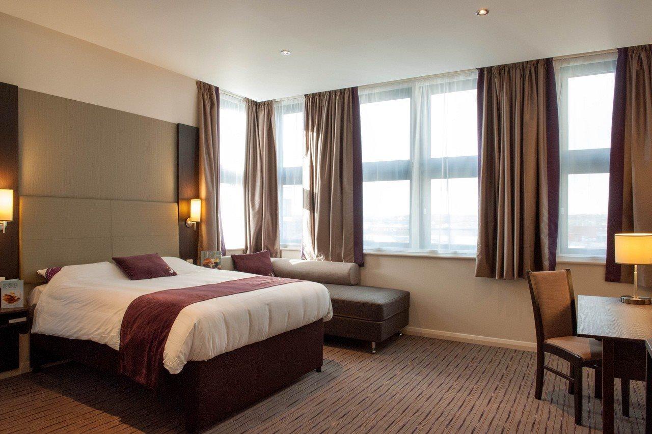 Premier Inn Canterbury City Centre Экстерьер фото