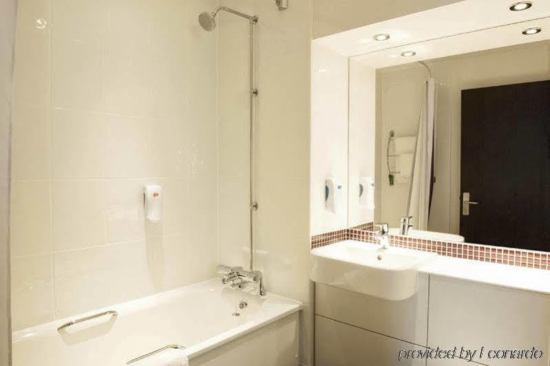 Premier Inn Canterbury City Centre Экстерьер фото